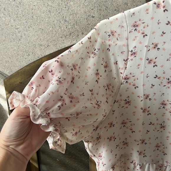 Fully Lined Flowy Floral Blouse - Picture 2 of 8